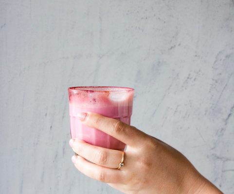 Pink latte, la bebida healthy que está de moda